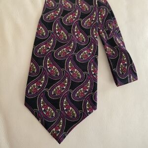 Isaco Black Paisley Patterned Silk Necktie Tie NWT